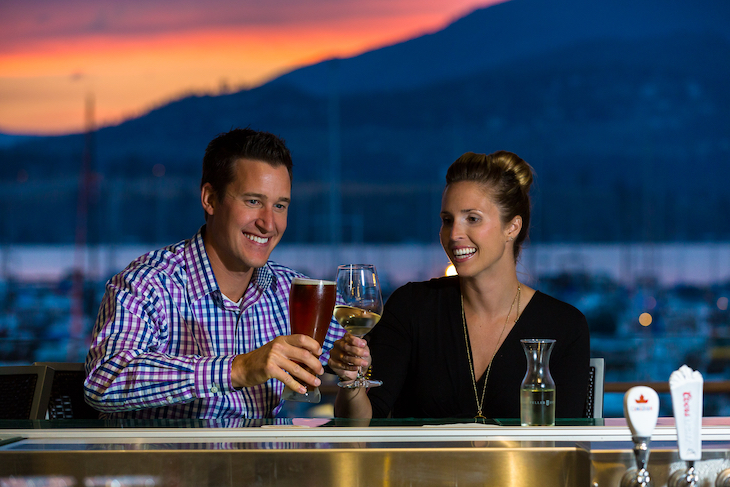 A couple having drinks at the Kelowna Yacht Club